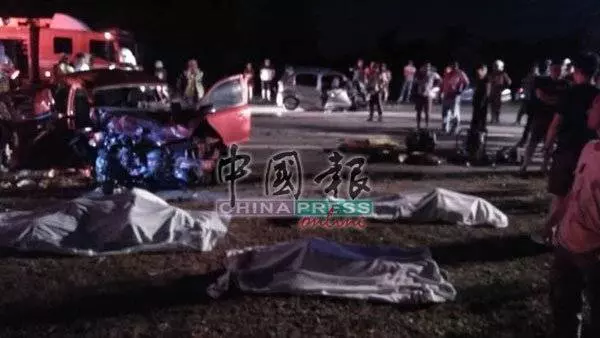 2車相撞恐怖車禍! 華青與巫裔夫婦 命喪當場