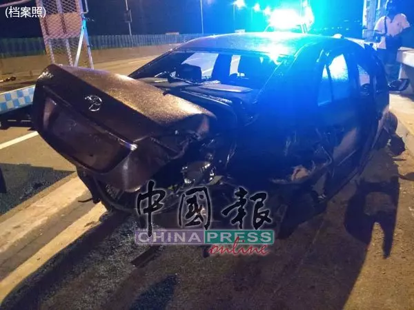 ◤轎車被撞下海◢ 肇禍司機尿檢不過關!
