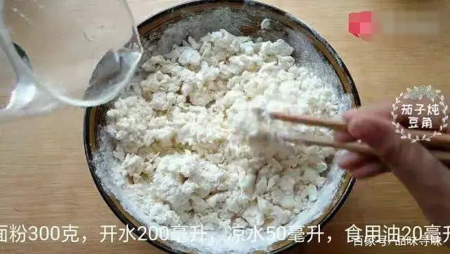 韭菜盒子的新做法,不發麵不餳麵,開水一燙,皮薄如紙卻不破皮不露餡!!