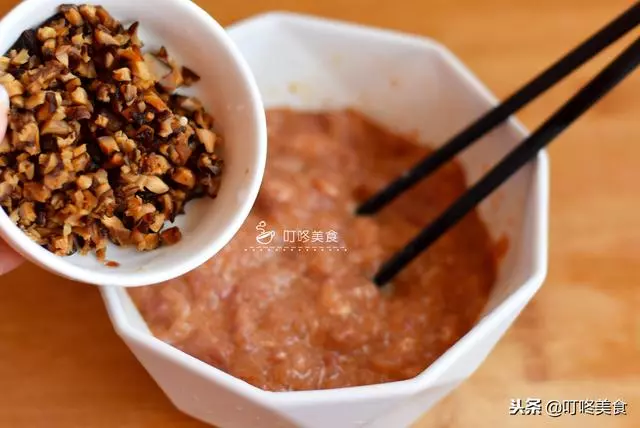 想吃糯米丸子不用買,3分鐘學會,香糯又營養,大人小孩搶著吃!