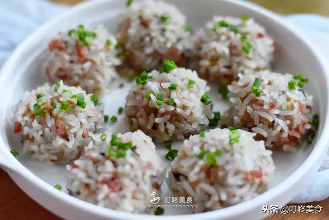 想吃糯米丸子不用買,3分鐘學會,香糯又營養,大人小孩搶著吃!