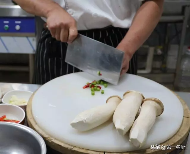大廚分享干鍋杏鮑菇的好吃做法,食材簡單,營養美味,超級下飯