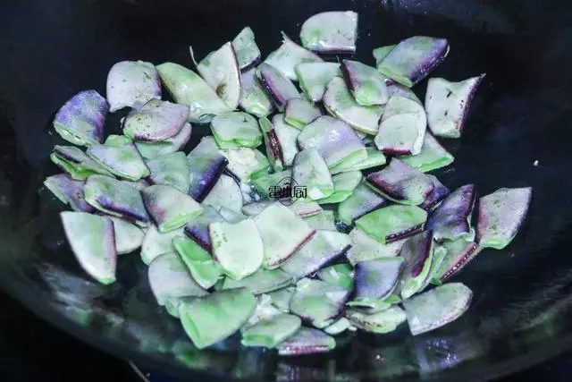 這個菜尤其適合正在長身體的孩子吃,促進腦部發育,幫助長個!