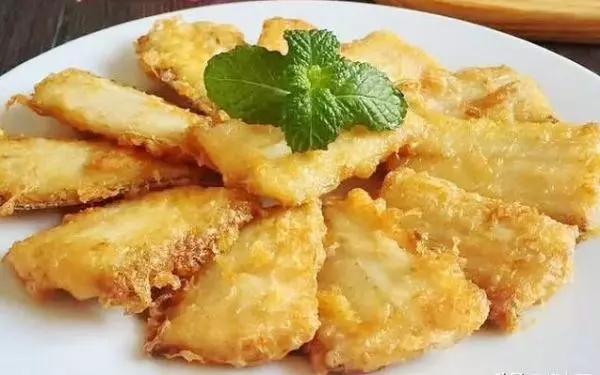 炸帶魚時,用麵糊還是澱粉?多數人沒搞明白,難怪不香不酥脆!