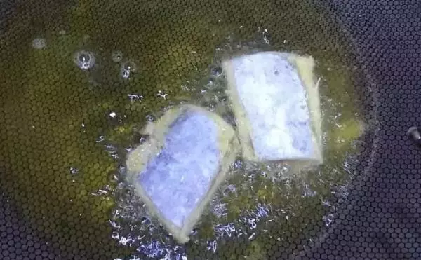 炸帶魚時,用麵糊還是澱粉?多數人沒搞明白,難怪不香不酥脆!