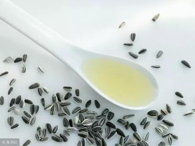 吃堅果就等於「喝油」,減肥期間不能吃!嚇唬誰呢?