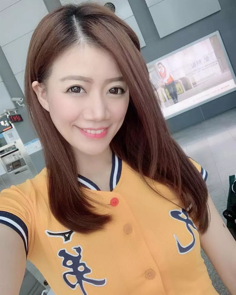 神到了! 中信兄弟啦啦隊巨乳女神是她