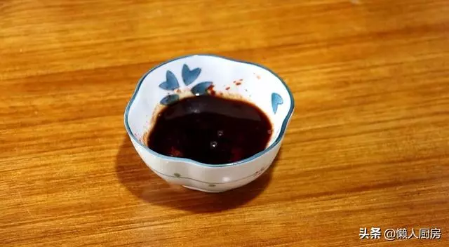 這是雞翅最好吃的做法,不用一滴水也不用油炸,簡單燜一燜就能吃