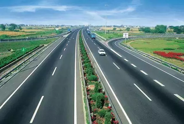 為啥高速公路上沒有路燈?原來不僅僅是省錢