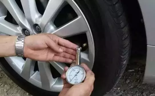 車不怕開,最怕停!小竅門教你停車不傷車