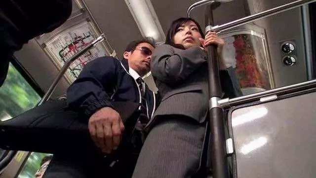 日本人評最令人討厭的乘車行為排行榜,第一名超令人意外,竟然是這個?!!!! - 世界探索 - 日本