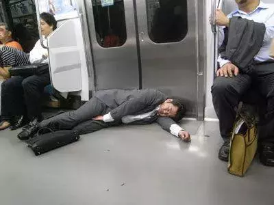 日本人評最令人討厭的乘車行為排行榜,第一名超令人意外,竟然是這個?!!!! - 世界探索 - 日本