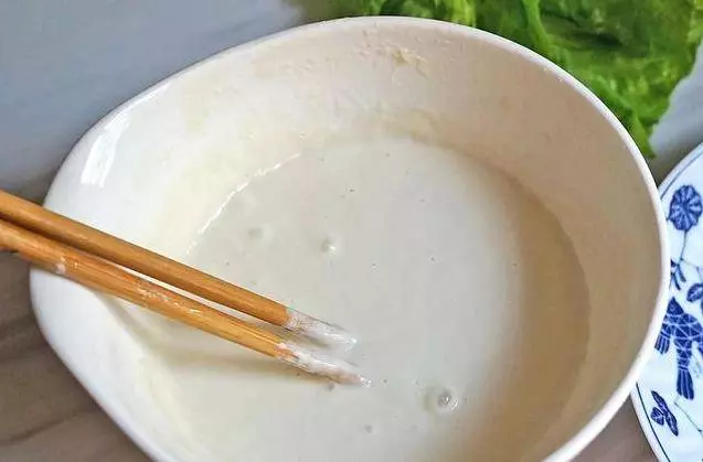 過新年,吃春捲,一口下去酥香脆,太好吃了,清爽不油膩,做法很簡單
