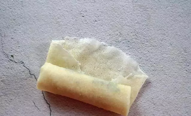 過新年,吃春捲,一口下去酥香脆,太好吃了,清爽不油膩,做法很簡單
