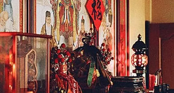 小心!如果家中神明廳出現「這個東西」,一定要趕快處理!因為這是家人將有意外劫難的徵兆,千萬不要輕忽了!