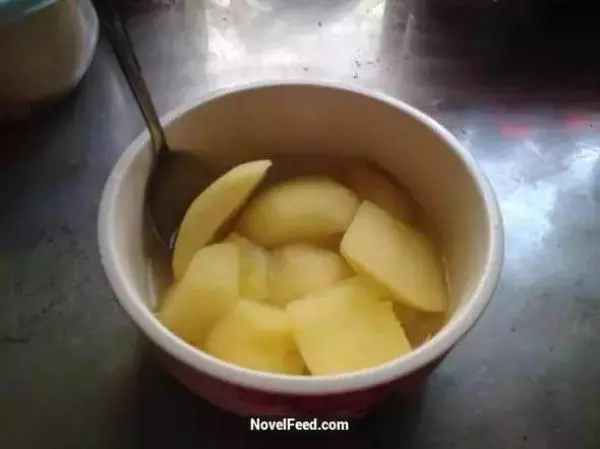 她堅持每天吃煮熟的蘋果後,竟然有驚人效果。。。
