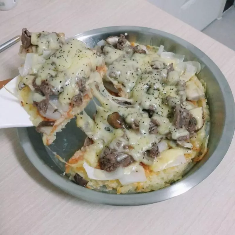 媽媽看到她「把蛋打進電鍋」差點沒昏倒,沒想到煮了10分鐘之後...媽媽也想跟她要食譜!