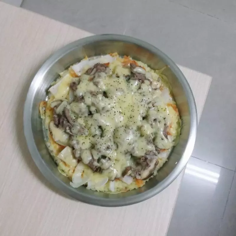 媽媽看到她「把蛋打進電鍋」差點沒昏倒,沒想到煮了10分鐘之後...媽媽也想跟她要食譜!