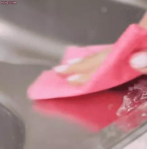牙膏管尾處剪兩刀,扔進馬桶蓄水箱,沒想到神奇的事情竟發生了!