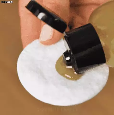 牙膏管尾處剪兩刀,扔進馬桶蓄水箱,沒想到神奇的事情竟發生了!