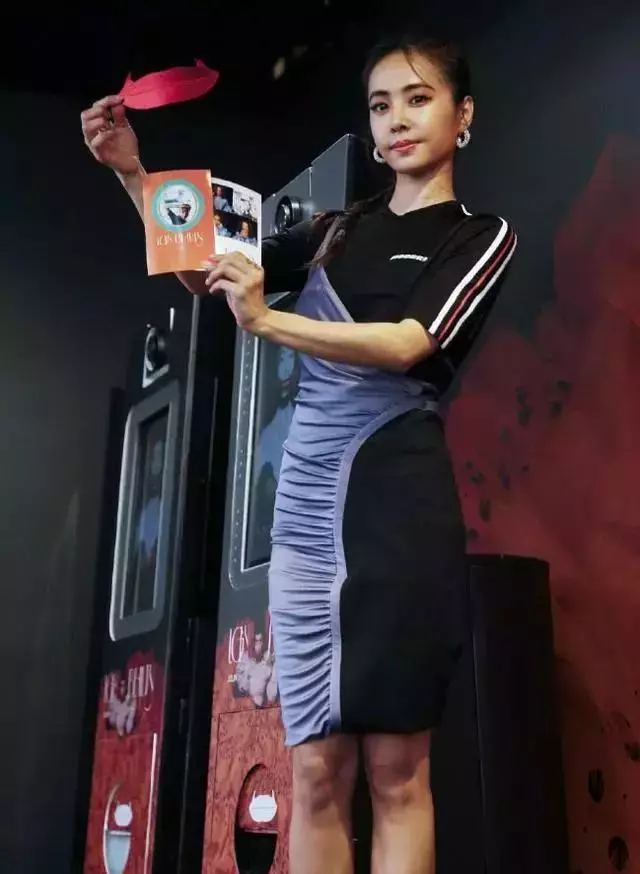 蔡依林為秀出「鐮刀腿」,踩20cm「水杯鞋」上台,網友都看呆了!