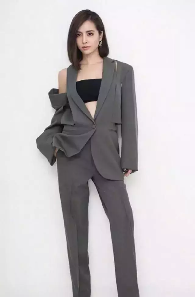 蔡依林為秀出「鐮刀腿」,踩20cm「水杯鞋」上台,網友都看呆了!