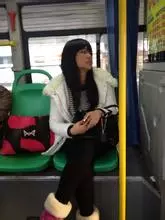 女孩在公車上責罵一個人不讓座給孕婦,後來去面試工作時竟發現他是老闆!老闆當眾羞辱了她....最後的結局讓他慚愧