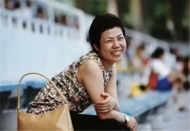 年僅5歲就要開始獨立生活的她,這背後的故事讓人看了感動到淚流不止...