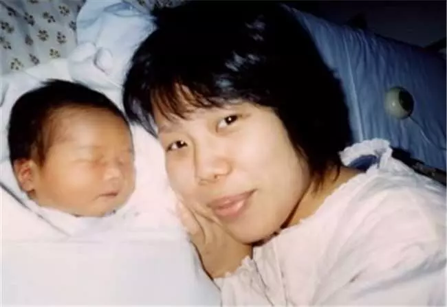 年僅5歲就要開始獨立生活的她,這背後的故事讓人看了感動到淚流不止...