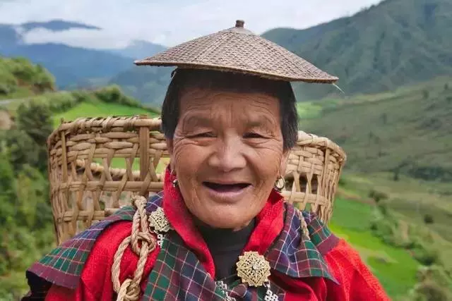 「等你長大了,我便娶你」,相差十歲的年紀,14年的等待,他們終於成為了全世界最幸福的夫妻