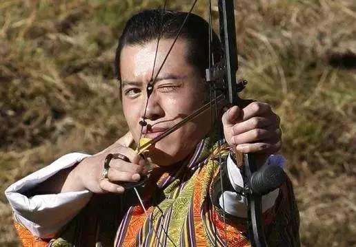 「等你長大了,我便娶你」,相差十歲的年紀,14年的等待,他們終於成為了全世界最幸福的夫妻