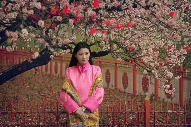 「等你長大了,我便娶你」,相差十歲的年紀,14年的等待,他們終於成為了全世界最幸福的夫妻