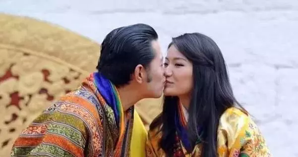 「等你長大了,我便娶你」,相差十歲的年紀,14年的等待,他們終於成為了全世界最幸福的夫妻