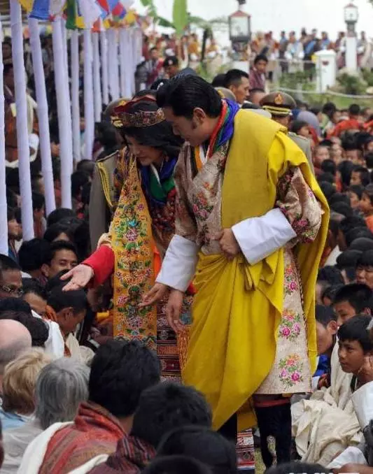 「等你長大了,我便娶你」,相差十歲的年紀,14年的等待,他們終於成為了全世界最幸福的夫妻