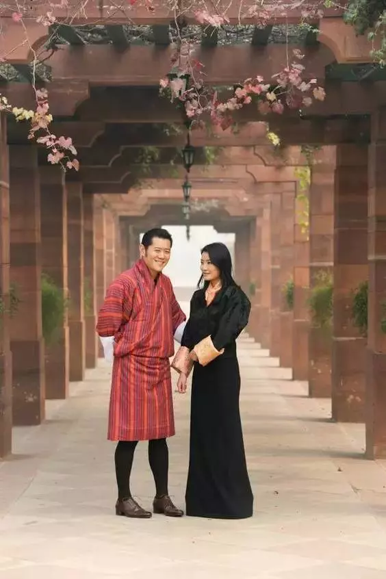 「等你長大了,我便娶你」,相差十歲的年紀,14年的等待,他們終於成為了全世界最幸福的夫妻
