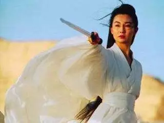 張曼玉54歲近照!瘦成紙片人,樣子老的連阿媽都不認得!嫁老外遭家暴,如今回港發展!