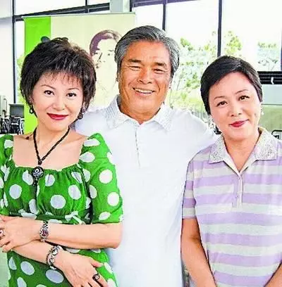 一夜之間破產賠千萬,一妻五妾全跑光,現在連吵架都沒人