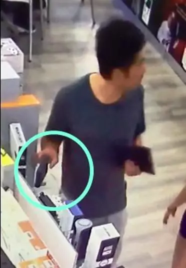 網民大罵下衰!購物商場偷可攜式喇叭 ,男女干案全程被拍!