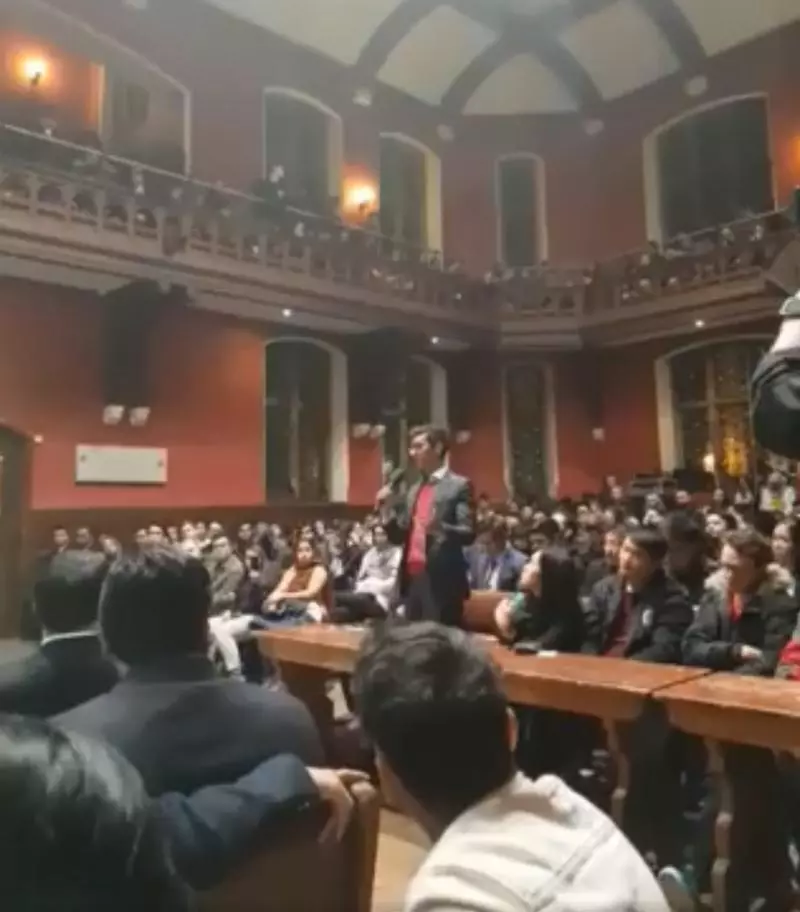 新加坡留學生向馬哈迪提出尖銳問題,網友大讚:為新加坡爭光
