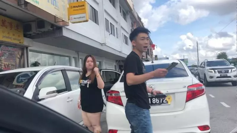【大馬最新路霸】車停路中間被Horn竟要下車挑戰人!她身份遭起底了