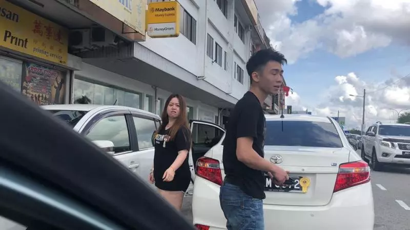 【大馬最新路霸】車停路中間被Horn竟要下車挑戰人!她身份遭起底了