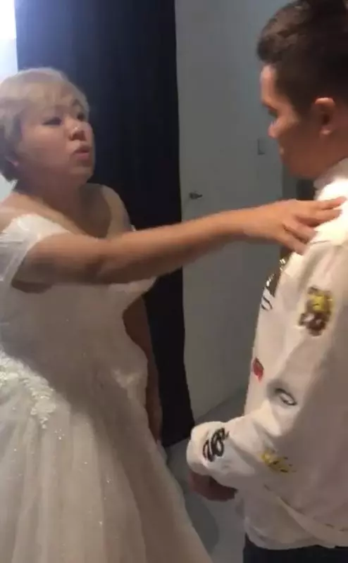 【視頻瘋傳】去喝喜酒試了10多件衣 男店員說出這句心裡話 擊中女顧客小心靈