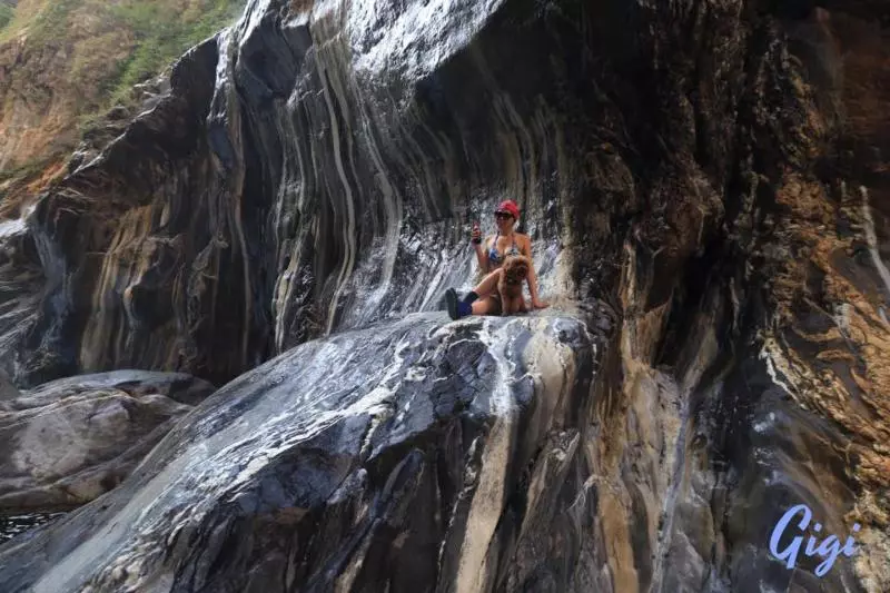 【網紅墮崖】台「比堅尼登山客」疑遇大雨凍死 上月斷崖失足受傷