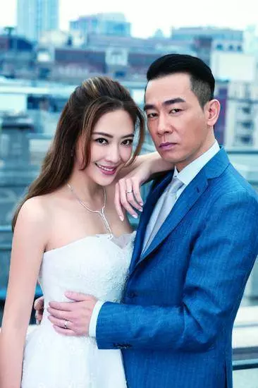 應采兒上半身穿「透明裝」出鏡讓人瞬間看呆,看到裡面的款式,網友:好潮流哦~