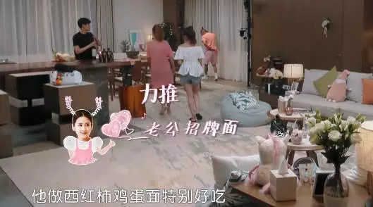 應采兒上半身穿「透明裝」出鏡讓人瞬間看呆,看到裡面的款式,網友:好潮流哦~