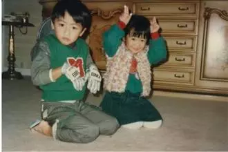 謝霆鋒從小到大都很好看,可妹妹卻是一部丑小鴨變天鵝的進化史!