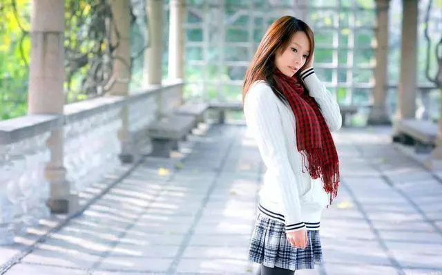婚宴上,公婆安排有錢親戚坐主位,父母坐在接菜口,新娘當場退婚!