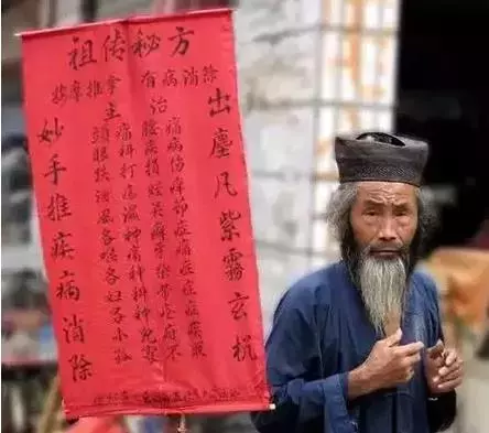 男孩出生天現異象,道士稱必成大才,20年後再見,道士撒腿就跑