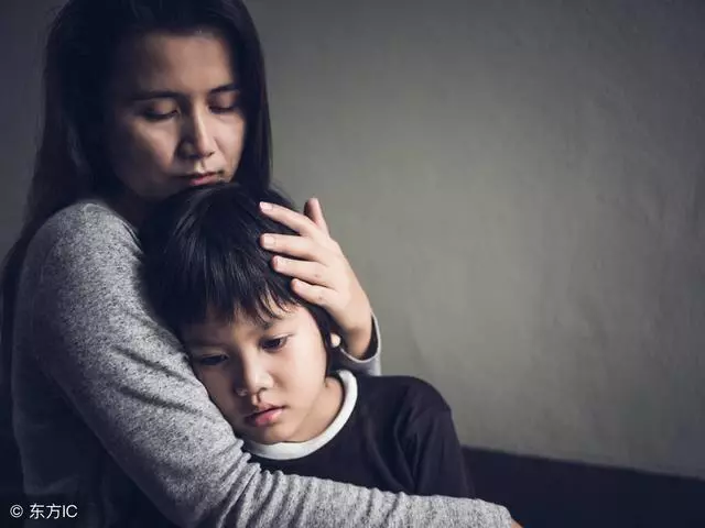 離婚4年我要再嫁,前夫跪地痛哭,求我別賭氣