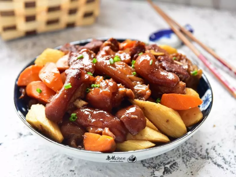 豬蹄和它們搭配營養又味美,詳細過程分享給您,過年家宴露一手